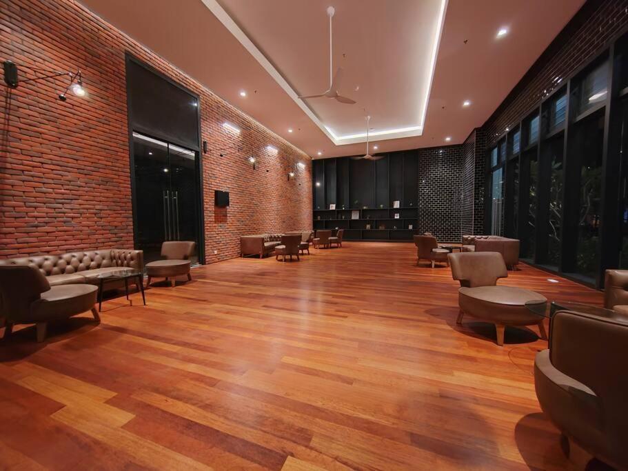 Chambers By Fantastic *